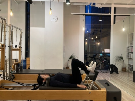 허리통증 지겨우시죠? 허리통증 만드는 생활습관 및 개선방법 알려드려요